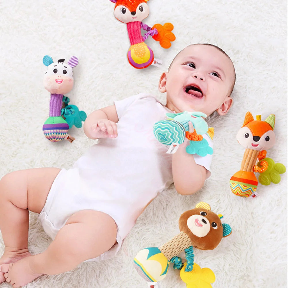 Snuggle Shake: Sonajero sensorial de peluche para bebés